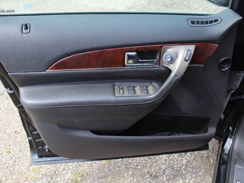 Used 2014 Lincoln MKX AWD w/ Equipment Group 102A image 18