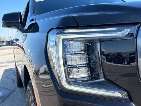Used 2023 GMC Yukon AT4 w/ AT4 Premium Package image 11