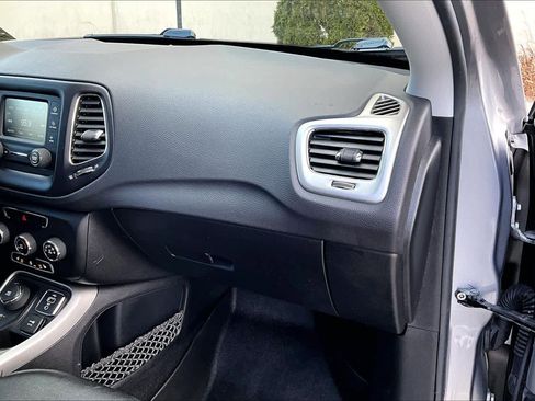 Used 2018 Jeep Compass Latitude w/ Cold Weather Group image 18