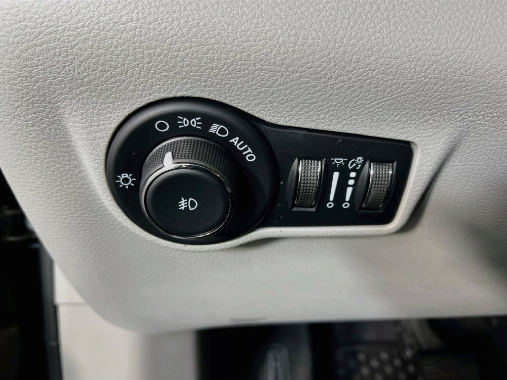 Used 2022 Jeep Compass Latitude w/ Convenience Group FWD image 11