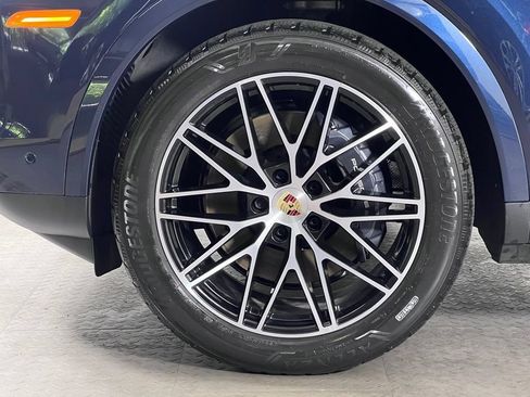 Certified 2024 Porsche Cayenne Coupe AWD/4WD image 11