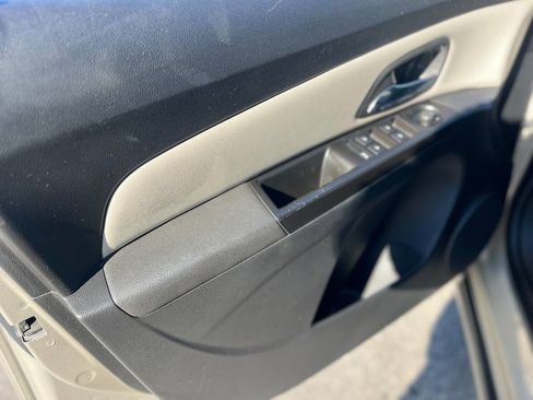 Used 2014 Chevrolet Cruze LS image 7