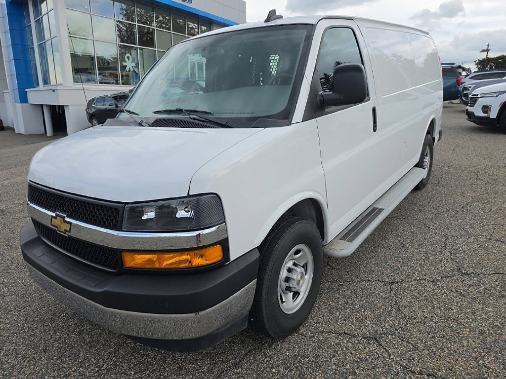 Used 2025 Chevrolet Express 2500 w/ Driver Convenience Package RWD image 7
