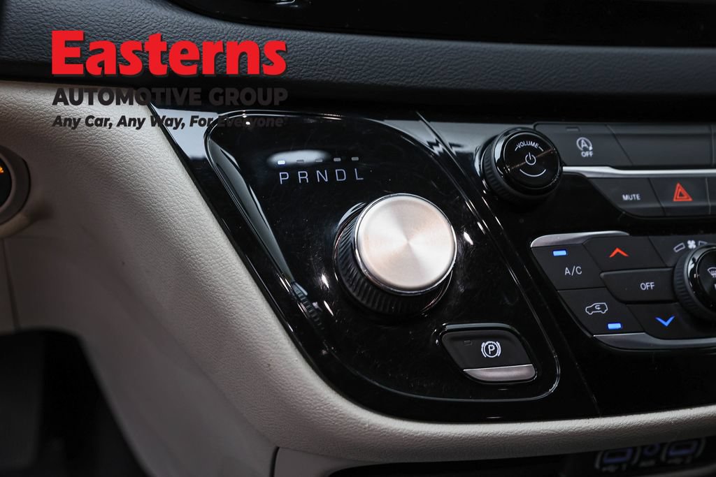 Used 2022 Chrysler Voyager LX FWD image 15