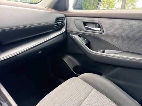 Used 2021 Nissan Rogue SV FWD image 17