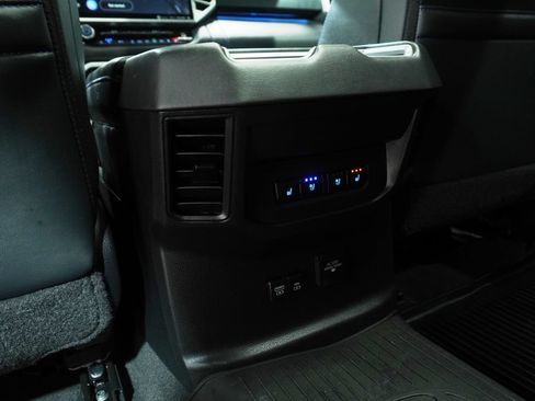 Used 2023 Toyota Tundra Platinum AWD/4WD image 16