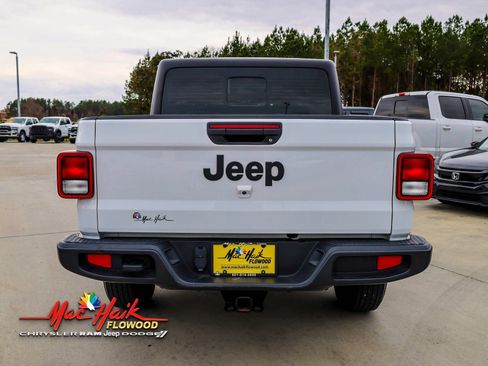 Used 2023 Jeep Gladiator Sport image 7