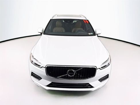 Used 2019 Volvo XC60 T6 Momentum w/ Premium Package AWD/4WD image 13
