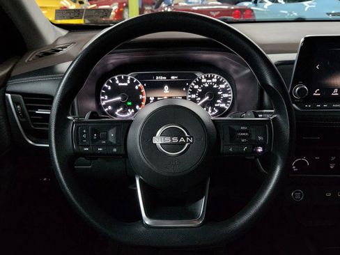 Used 2023 Nissan Rogue S image 23