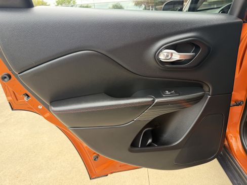 Used 2016 Jeep Cherokee Trailhawk w/ Trailer Tow Group image 16