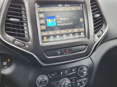 Used 2019 Jeep Cherokee Trailhawk w/ Cold Weather Group AWD/4WD image 19