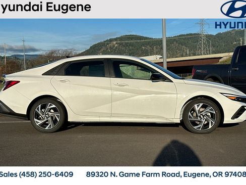New 2025 Hyundai Elantra Sport image 3