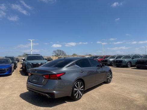 Certified 2021 Nissan Altima 2.5 SR w/ SR Premium Package image 20