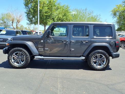 Used 2019 Jeep Wrangler Unlimited Sahara AWD/4WD image 2