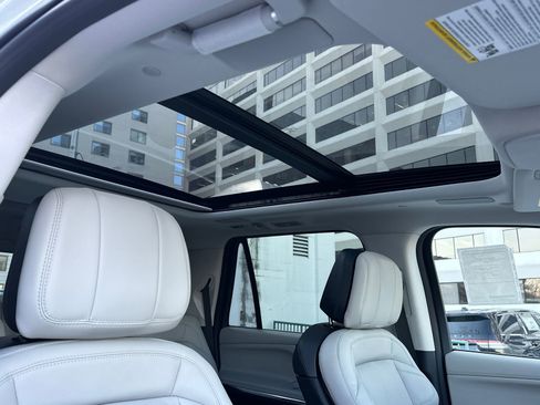 New 2026 Lincoln Navigator Reserve AWD/4WD image 15