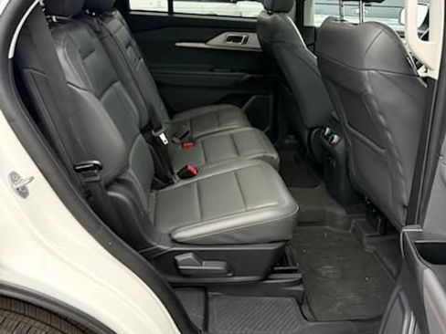 Used 2025 Ford Explorer Active w/ Active Comfort Package image 7