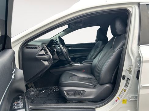 Used 2019 Toyota Camry SE image 16