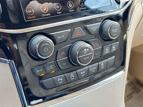 Used 2020 Jeep Grand Cherokee Overland w/ Interior Metal Package AWD/4WD image 16