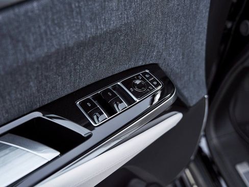 Used 2026 Cadillac Escalade Platinum Sport w/ LPO, Floor Liner Package image 33