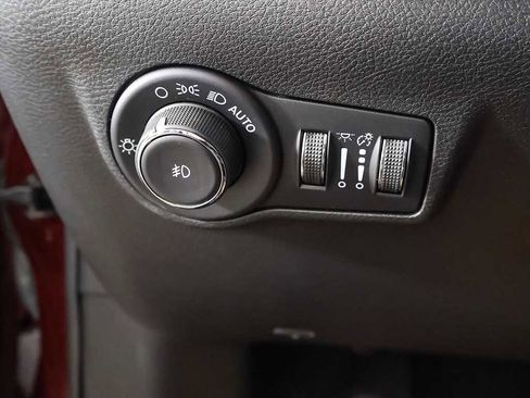 Used 2022 Jeep Compass Altitude w/ Sun and Sound Group image 37