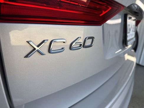 Used 2022 Volvo XC60 B5 Momentum w/ Climate Package AWD/4WD image 31