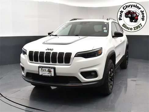 Used 2022 Jeep Cherokee Latitude w/ Sun & Sound Group image 2