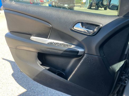 Used 2020 Dodge Journey SE w/ SE Popular Equipment Group FWD image 13