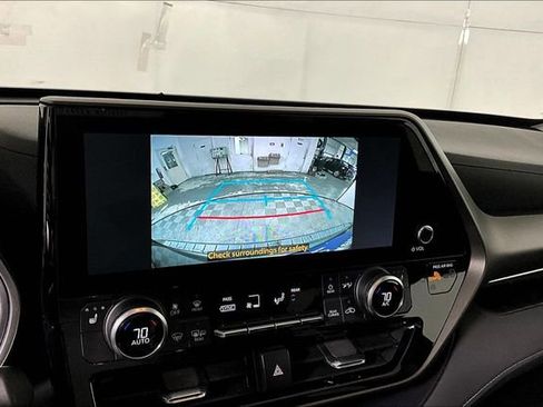 Used 2023 Toyota Highlander XLE image 21