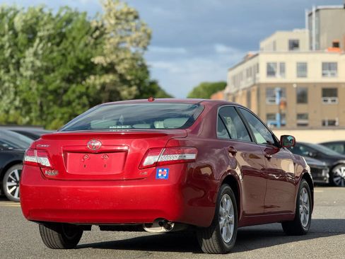 Used 2011 Toyota Camry LE w/ LE Extra-Value Pkg FWD image 5