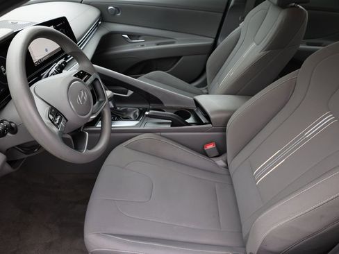 Used 2024 Hyundai Elantra SEL image 9