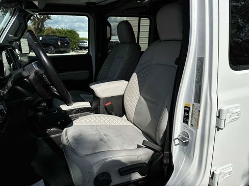 Used 2022 Jeep Wrangler Unlimited Sahara image 15