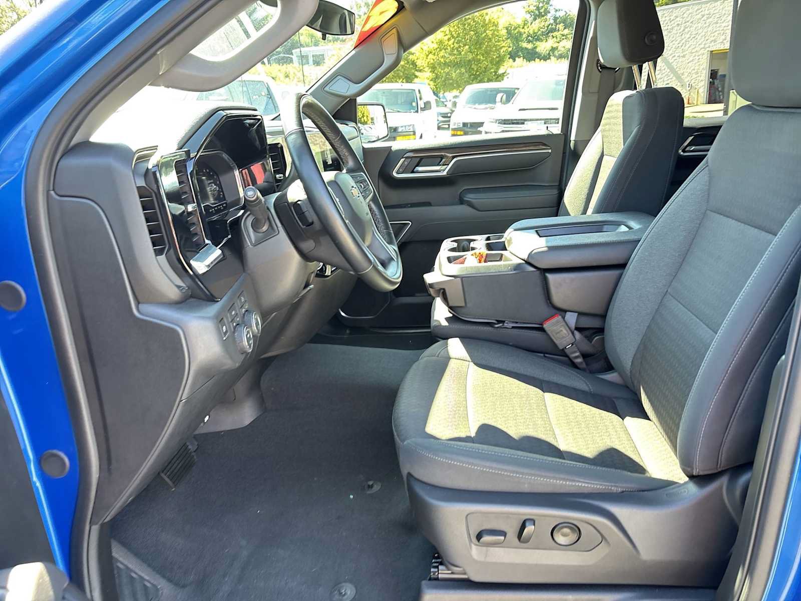 Used 2025 Chevrolet Silverado 1500 LT AWD/4WD image 19
