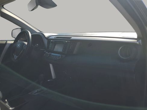 Used 2018 Toyota RAV4 XLE image 14