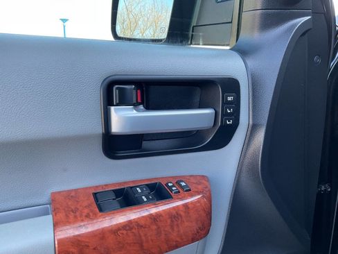 Used 2018 Toyota Sequoia Platinum image 31