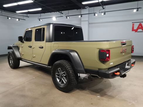 Used 2025 Jeep Gladiator Mojave w/ Convenience Group image 5