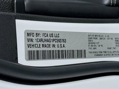 Used 2023 Jeep Grand Cherokee Altitude image 34