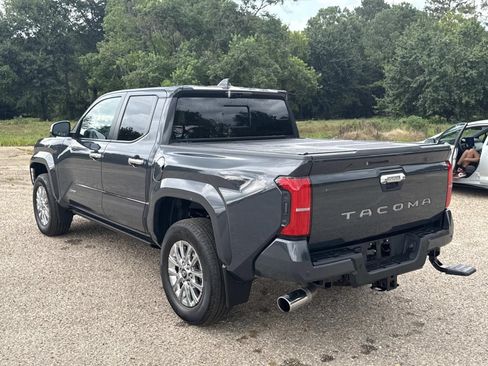 Used 2025 Toyota Tacoma Limited AWD/4WD image 5