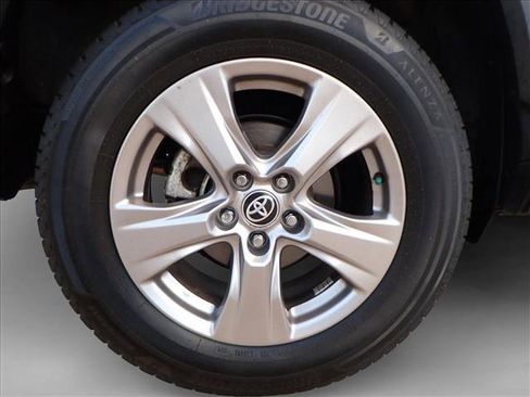 Used 2022 Toyota RAV4 XLE image 7