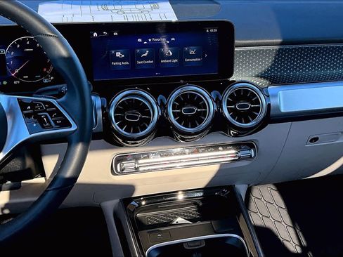 Certified 2025 Mercedes-Benz GLB 250 image 7