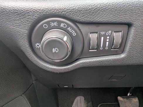 New 2026 Chrysler Pacifica Select FWD image 24