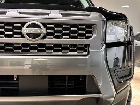 Used 2025 Nissan Frontier SV image 5