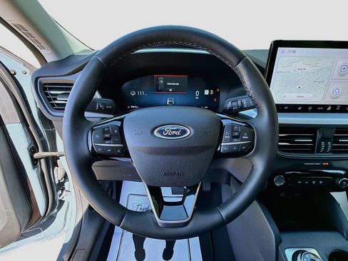 Used 2023 Ford Escape Platinum w/ Premium Technology Package AWD/4WD image 11