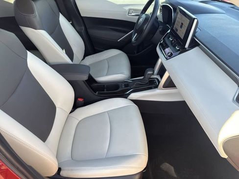 Used 2023 Toyota Corolla Cross XLE image 12