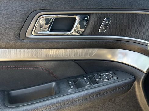 Used 2019 Ford Explorer XLT w/ Equipment Group 202A FWD image 23