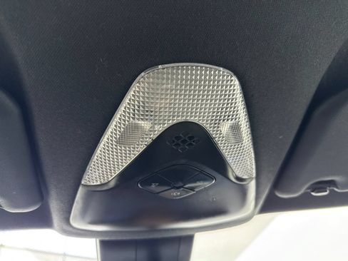 Used 2019 Toyota C-HR XLE FWD image 34