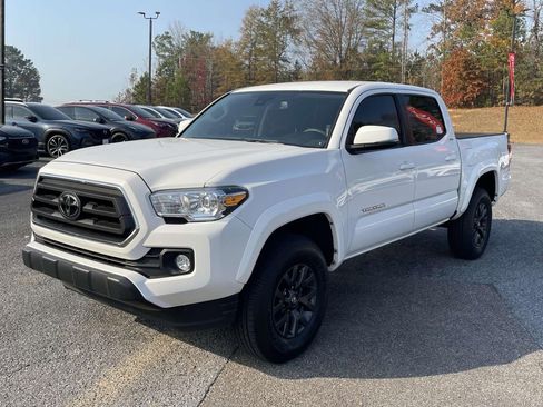 Used 2022 Toyota Tacoma SR5 w/ Technology Package image 6