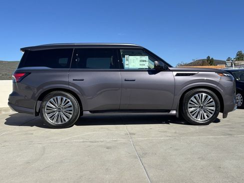 New 2026 INFINITI QX80 Luxe image 2