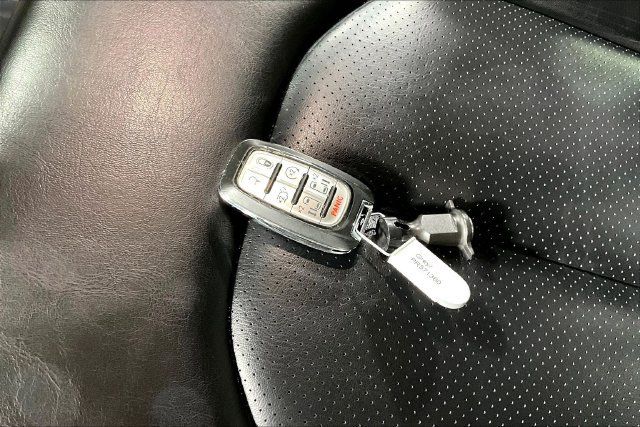 Used 2023 Chrysler Pacifica Touring-L FWD image 30