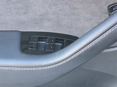 Used 2021 Tesla Model Y Long Range image 30