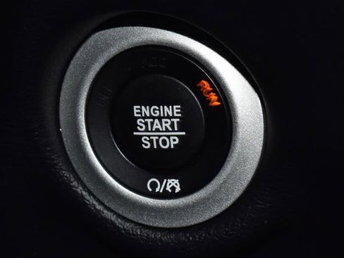 Certified 2025 Chrysler Pacifica Select image 24